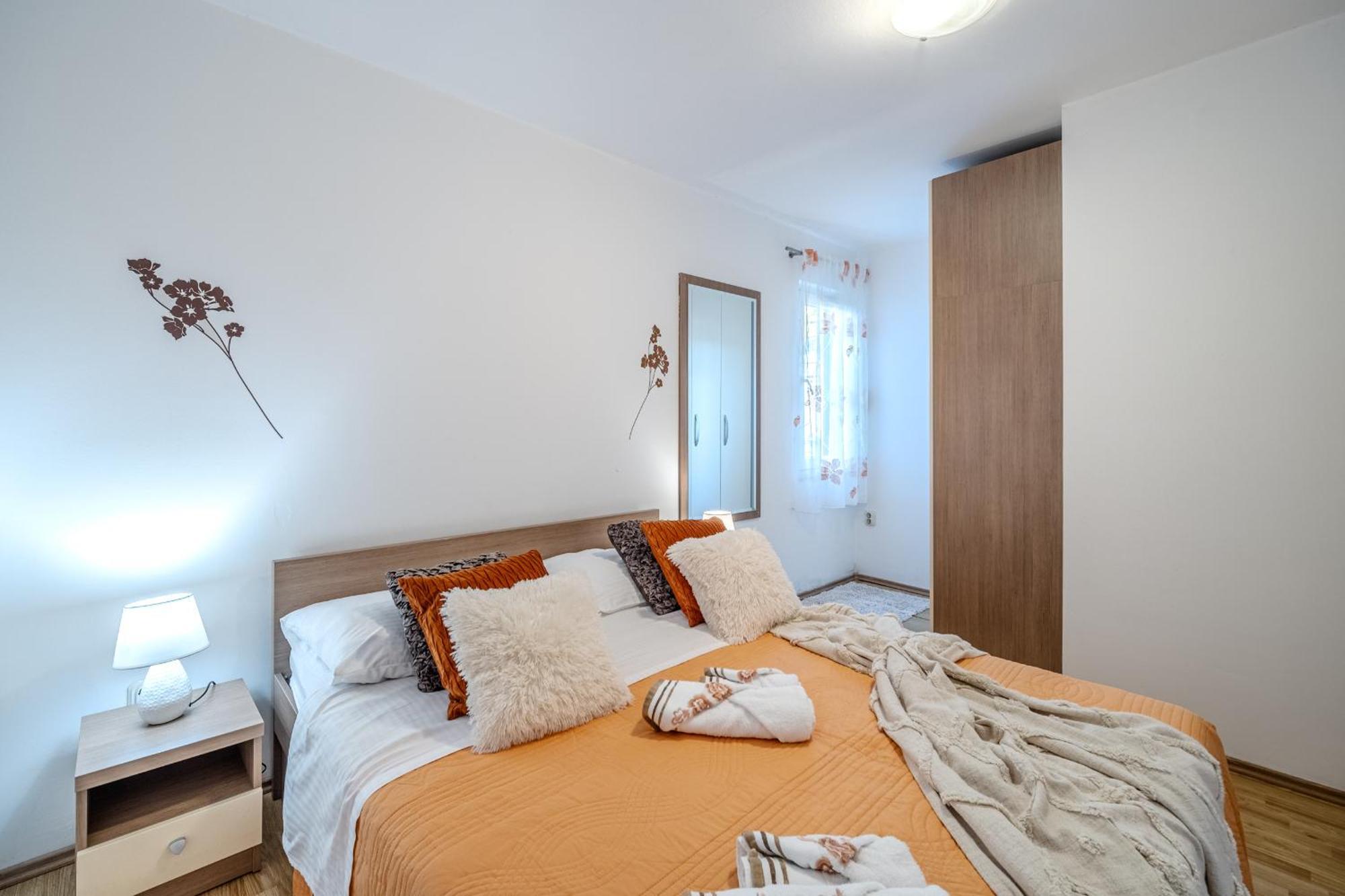 Apartment Milna - With Swimming Pool & Amazing Seaviews, Above Bijaka Beach Экстерьер фото