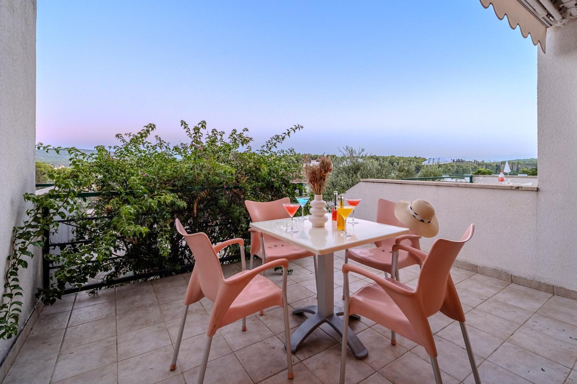 Apartment Milna - With Swimming Pool & Amazing Seaviews, Above Bijaka Beach Экстерьер фото