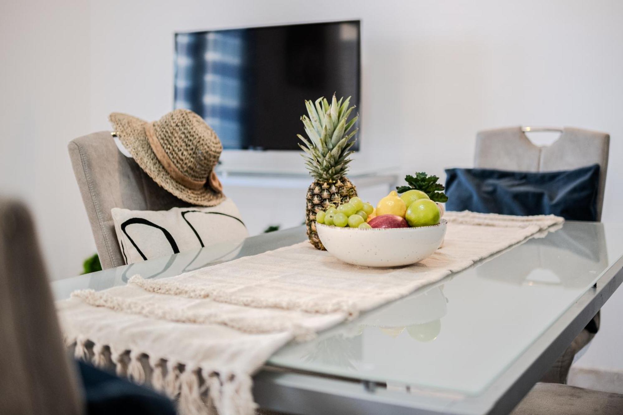 Apartment Milna - With Swimming Pool & Amazing Seaviews, Above Bijaka Beach Экстерьер фото