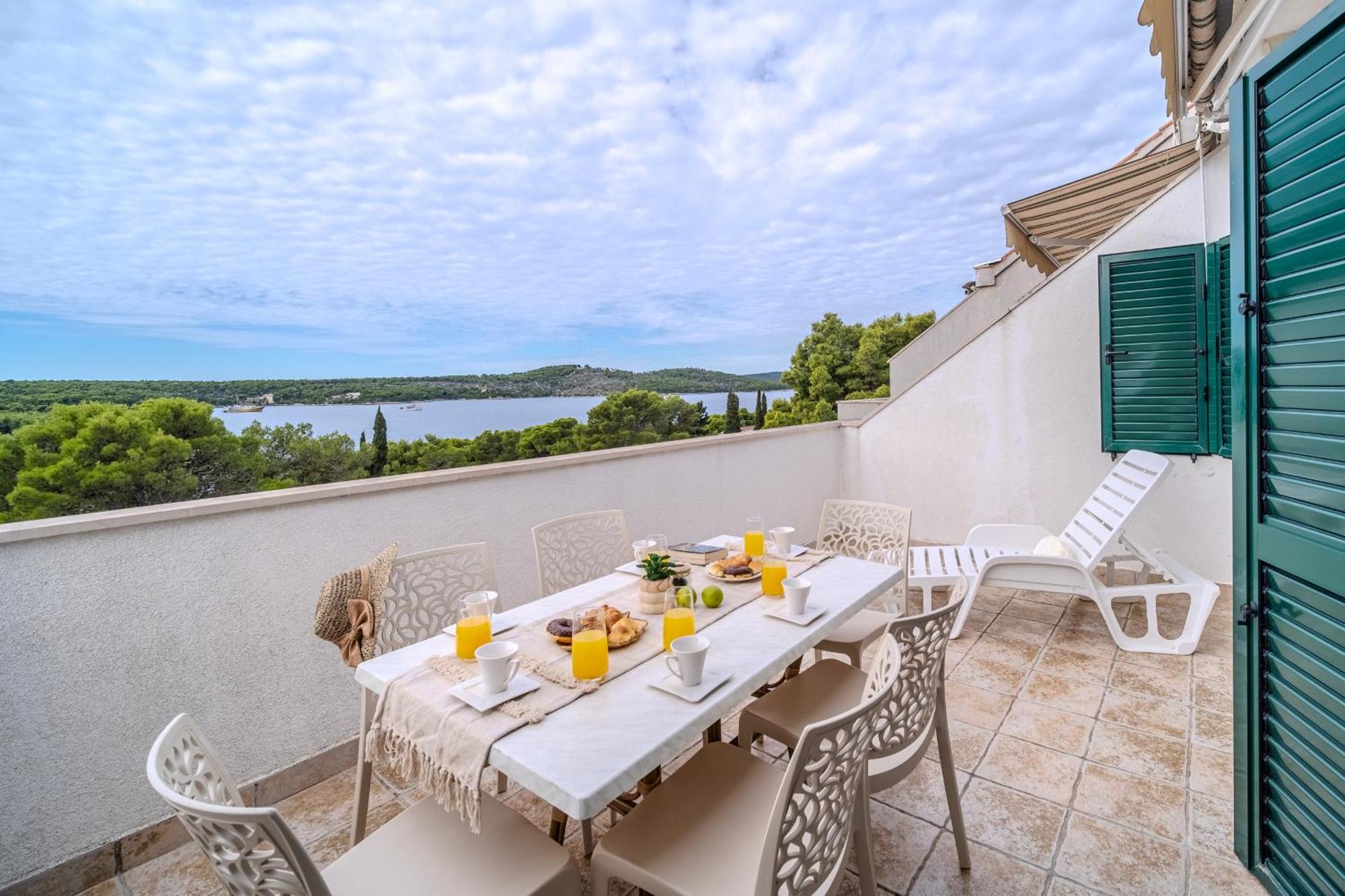 Apartment Milna - With Swimming Pool & Amazing Seaviews, Above Bijaka Beach Экстерьер фото