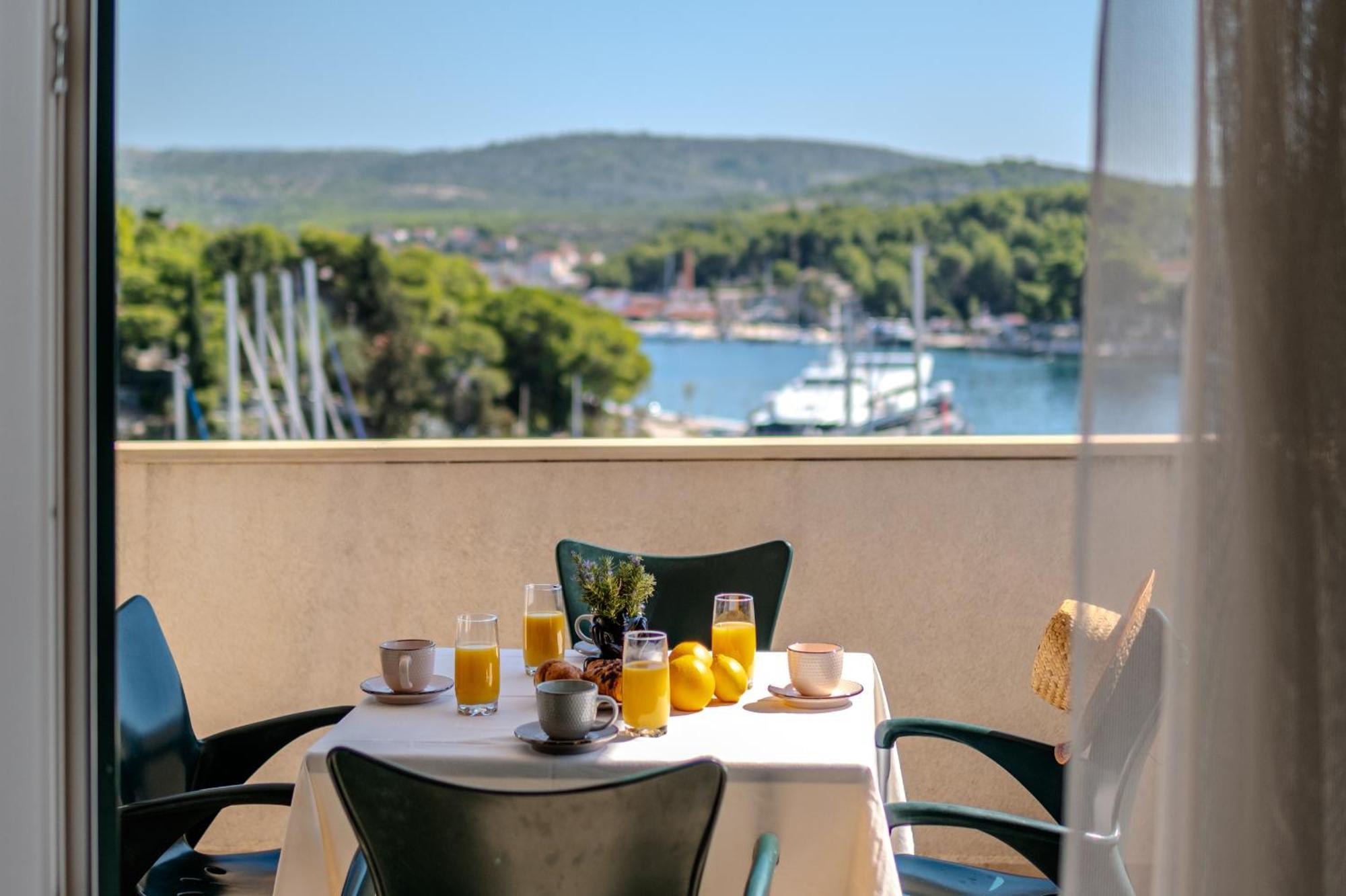 Apartment Milna - With Swimming Pool & Amazing Seaviews, Above Bijaka Beach Экстерьер фото
