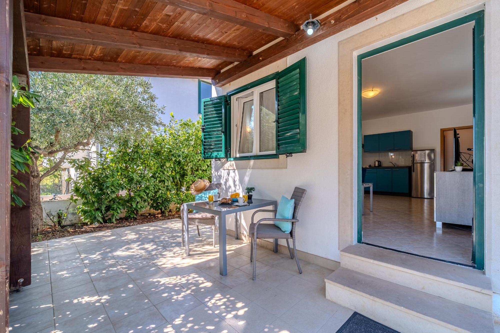 Apartment Milna - With Swimming Pool & Amazing Seaviews, Above Bijaka Beach Экстерьер фото