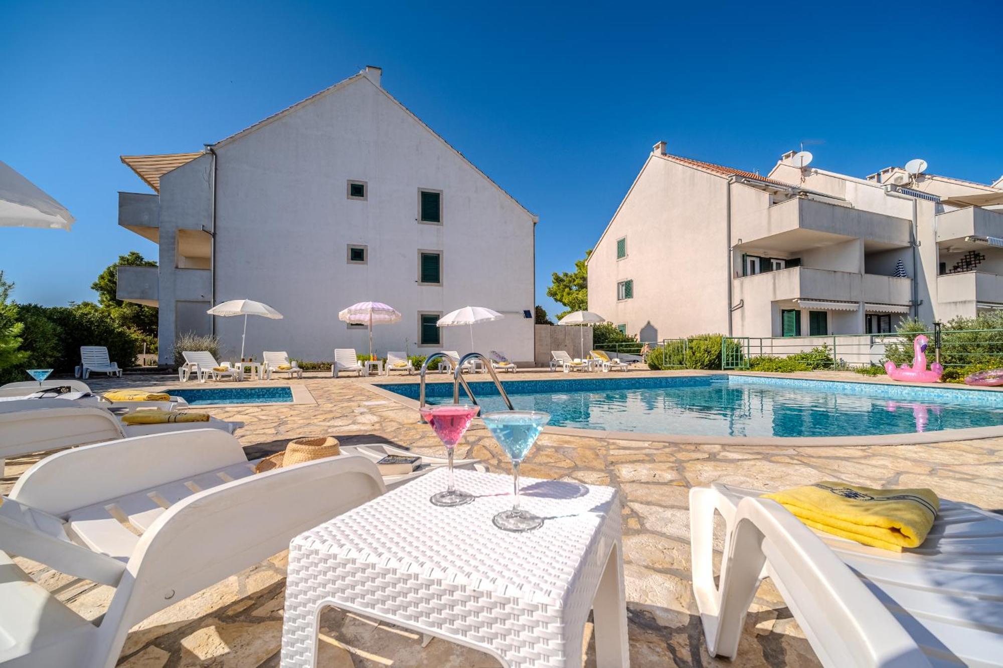 Apartment Milna - With Swimming Pool & Amazing Seaviews, Above Bijaka Beach Экстерьер фото