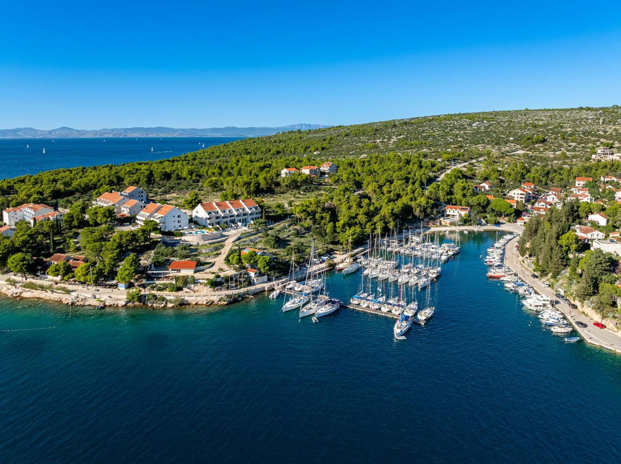 Apartment Milna - With Swimming Pool & Amazing Seaviews, Above Bijaka Beach Экстерьер фото